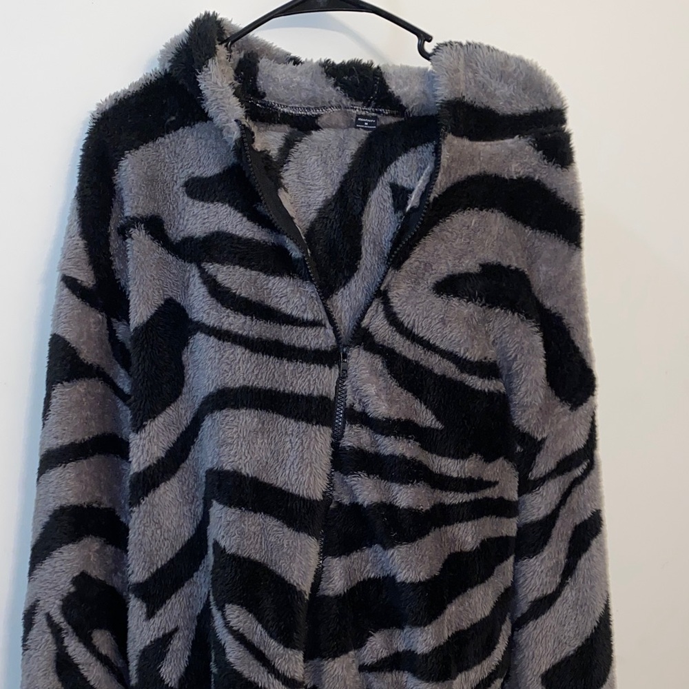 MANFINITY Black and Gray Stripe Fuzzy Set